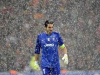 开云体育-赛道上的红色闪电，阿隆索驾驭阿斯顿马丁力克梅赛德斯，统治全场