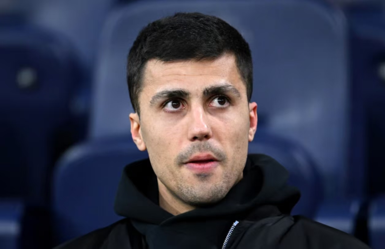 关于曼城中场费尔南迪尼奥完成手术,伤情不乐观的信息 关于曼城中场费尔南迪尼奥完成手术,伤情不乐观的信息