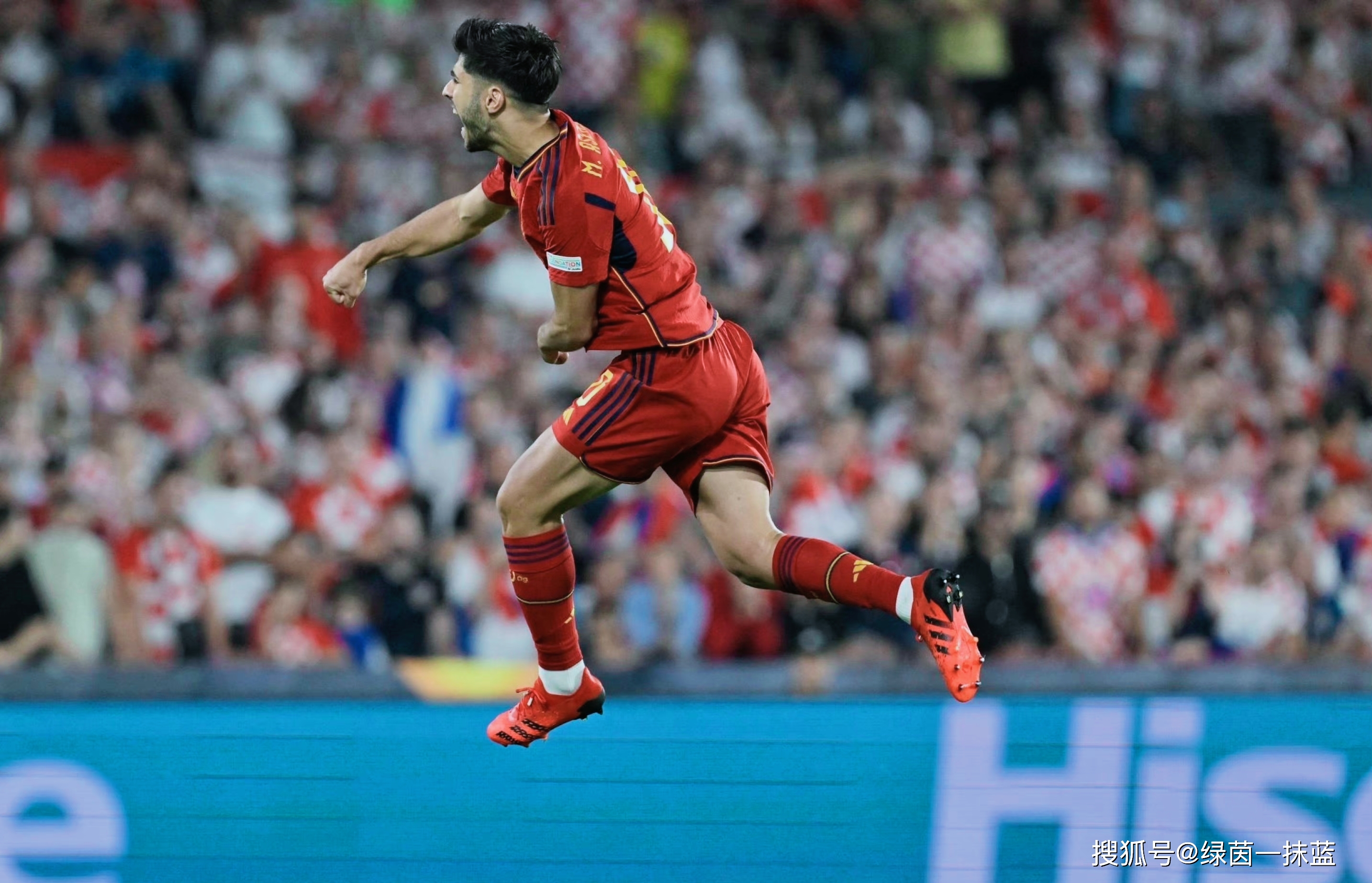 克罗地亚球员飞奔射门,实力突出取胜 克罗地亚球员飞奔射门,实力突出取胜