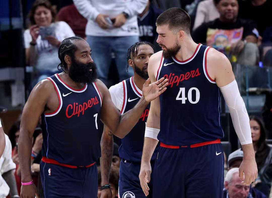 独行侠横扫希腊男篮,威斯布鲁克送出助攻的简单介绍 独行侠横扫希腊男篮,威斯布鲁克送出助攻的简单介绍