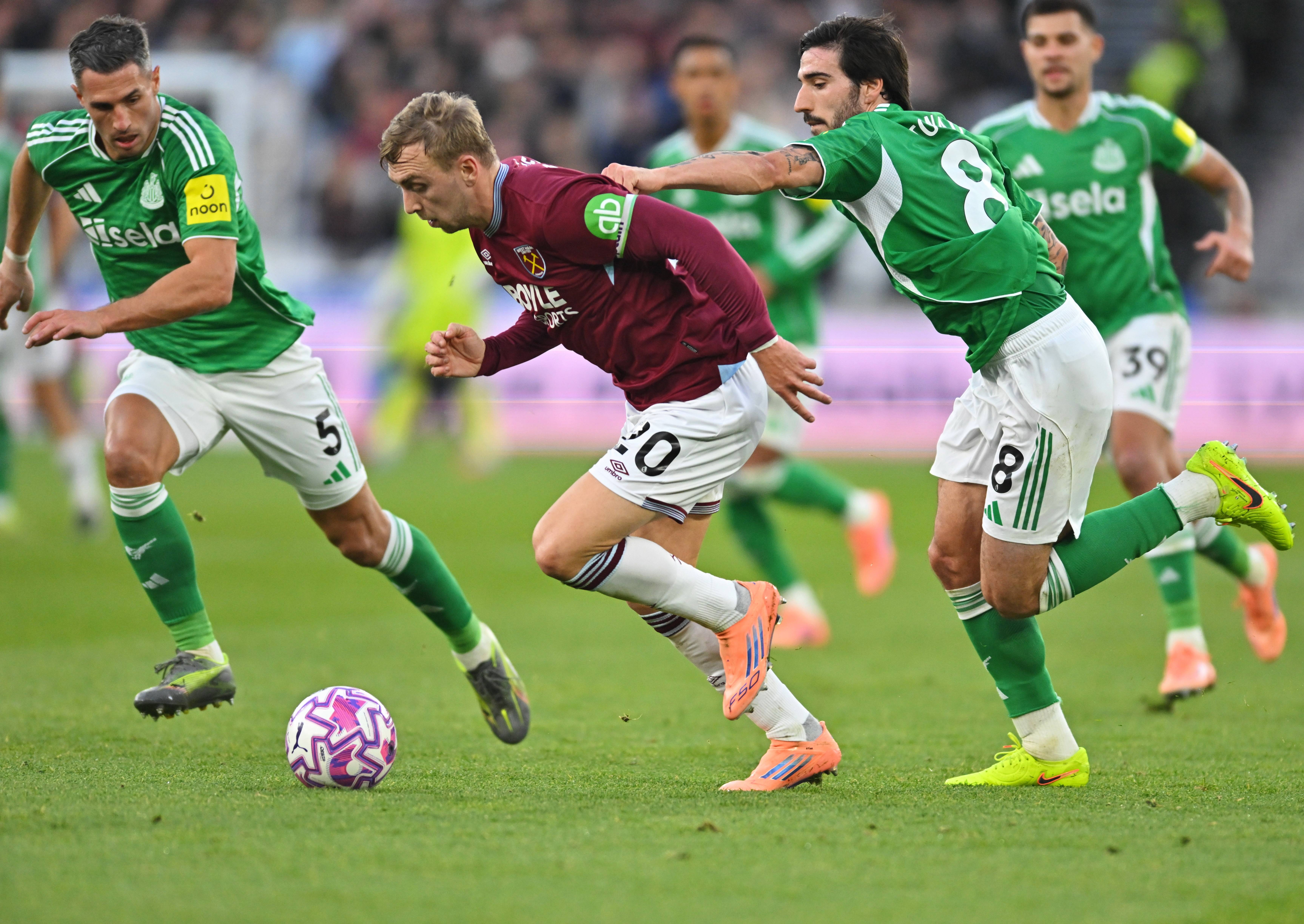 纽卡斯尔联宣布签约西汉姆球员,强化中场实力的简单介绍 纽卡斯尔联宣布签约西汉姆球员,强化中场实力的简单介绍