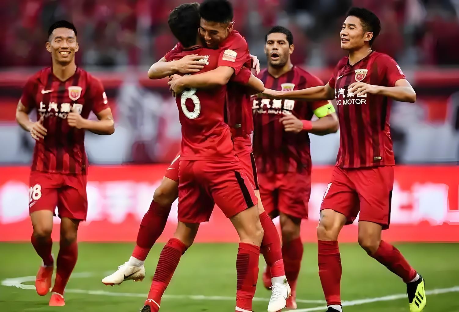 包含上海上港力克对手，豪取近10连胜的词条