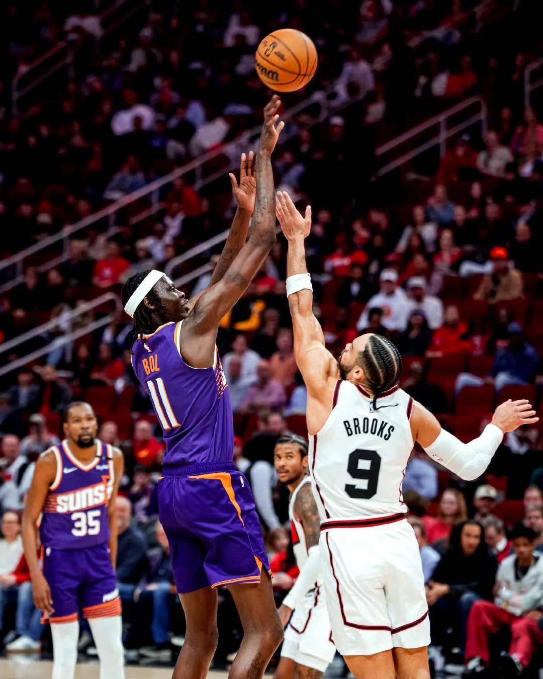 篮网鏖战灰熊，拉文统治全场的简单介绍