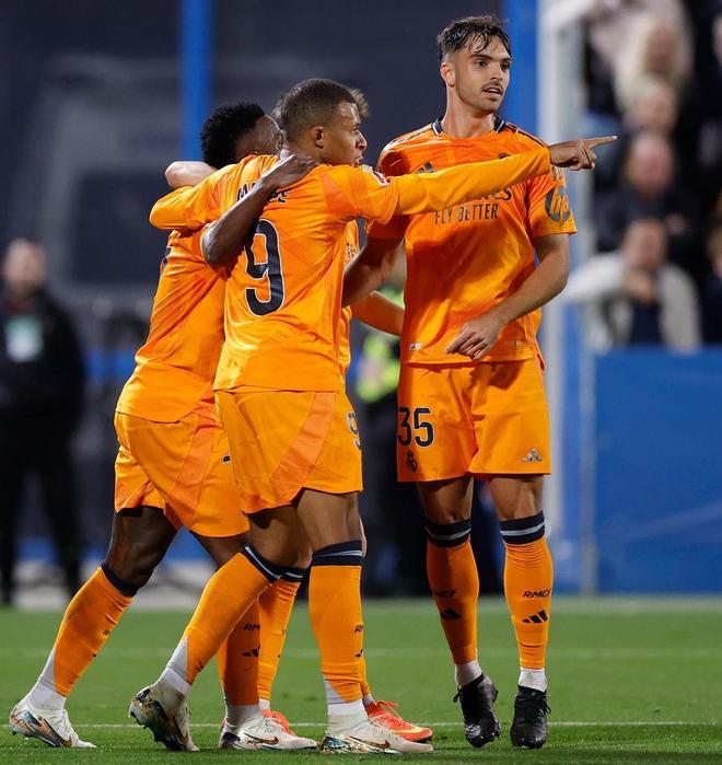 中国鏖战国际米兰，姆巴佩带队取胜